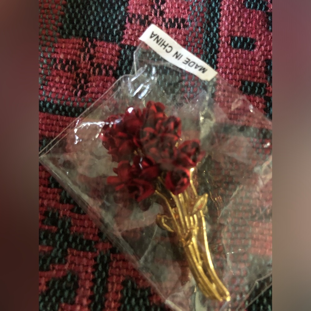 Gold Tone Rose Bunch Brooch